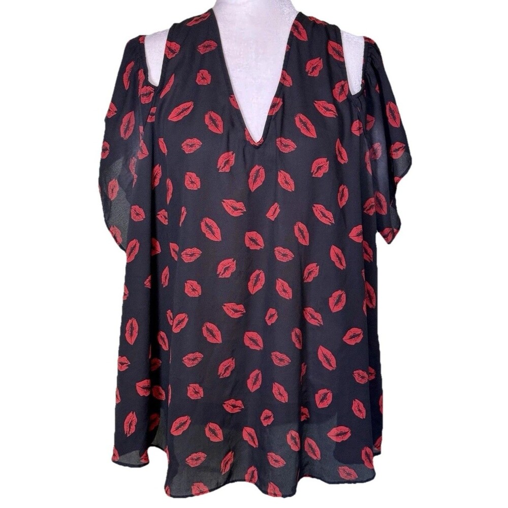 Torrid Womens Flirty Lip Print Casual Glam Date Night V-Neck Cold Shoulder Top 3